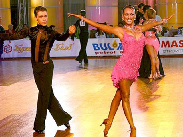 Танцы как стиль жизниУлыбка танцора - это одно из основных в бальных танцахУлыбка танцора - это одно из основных в бальных танцах